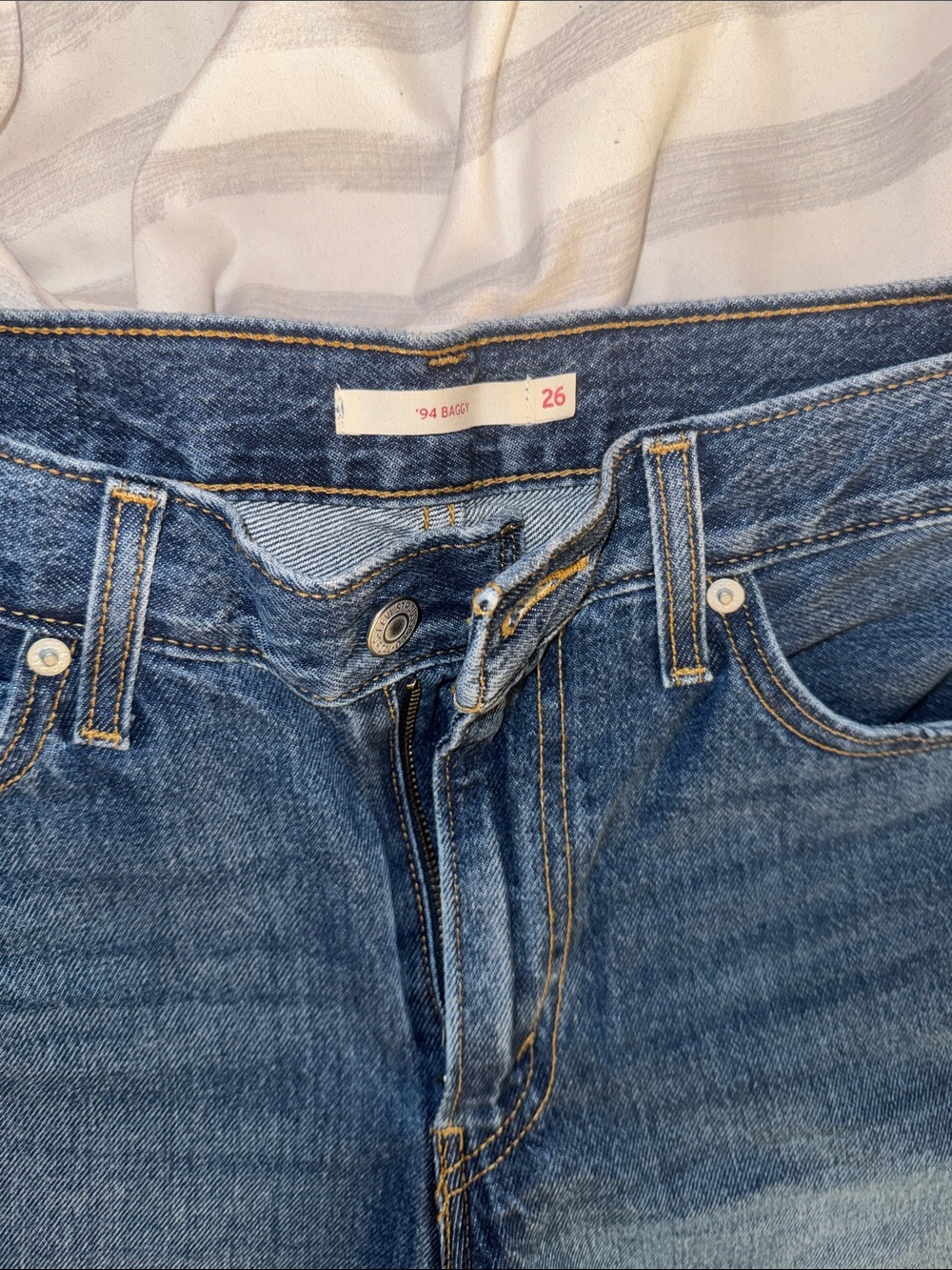 Levi's Women's 94 baggy size 26 - Picture 2 of 5